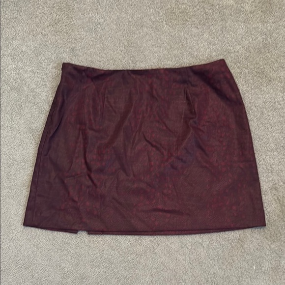 Express Maroon Mini Slit Skirt for Casual Wear - Picture 3 of 5